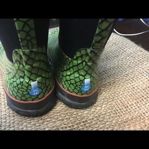 Youth size 3, Bogs